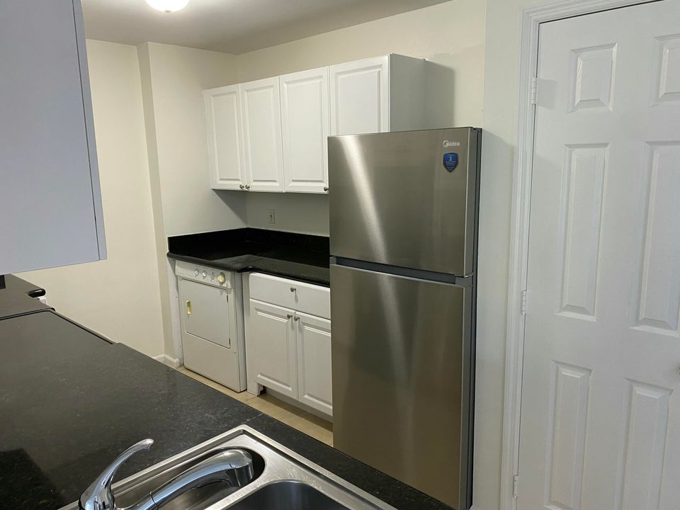 For Rent: $2,200 (3 beds, 2 baths, 1113 Square Feet)