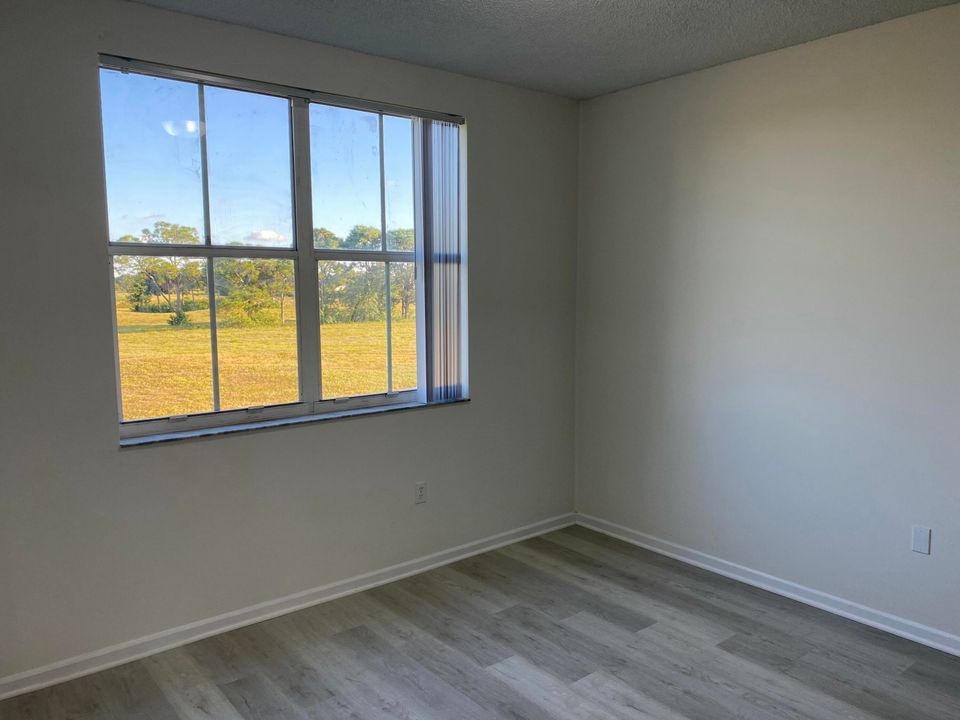 For Rent: $2,200 (3 beds, 2 baths, 1113 Square Feet)