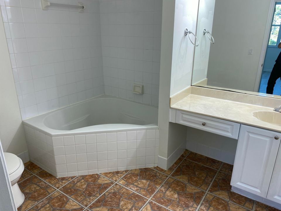 For Rent: $2,200 (3 beds, 2 baths, 1113 Square Feet)