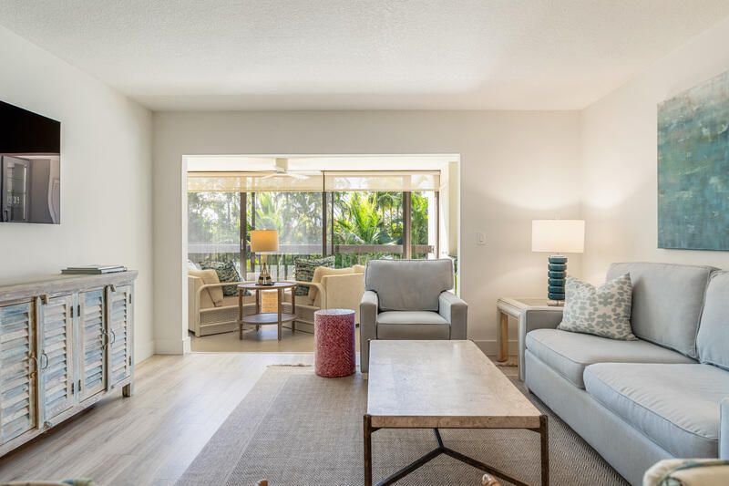 For Sale: $560,000 (2 beds, 2 baths, 1643 Square Feet)