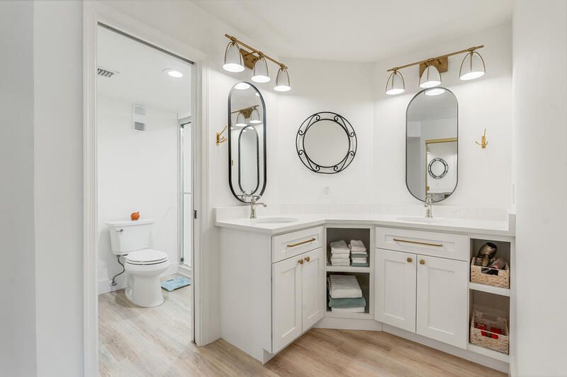 For Sale: $560,000 (2 beds, 2 baths, 1643 Square Feet)