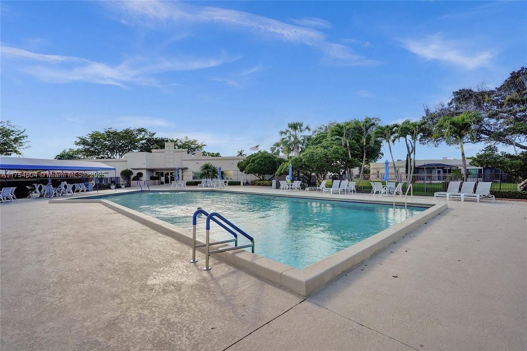 Active With Contract: $3,000 (2 beds, 2 baths, 1227 Square Feet)