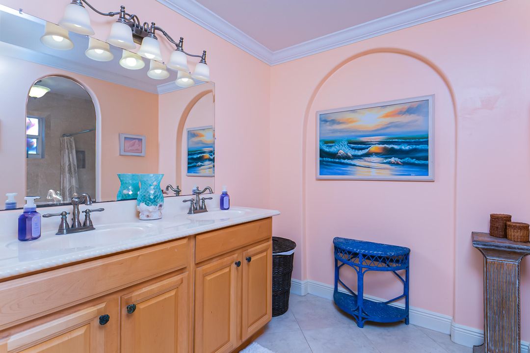 For Sale: $499,000 (3 beds, 2 baths, 1759 Square Feet)