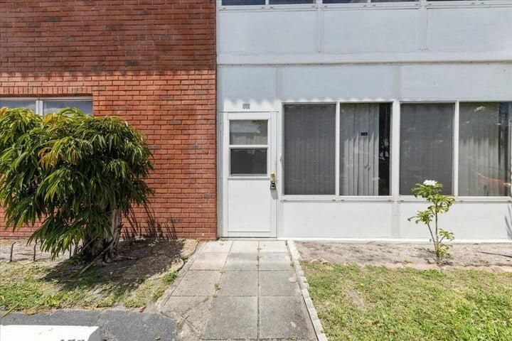 Active With Contract: $95,000 (2 beds, 2 baths, 1185 Square Feet)