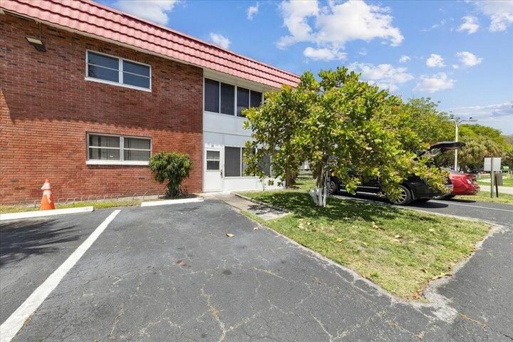 Active With Contract: $95,000 (2 beds, 2 baths, 1185 Square Feet)