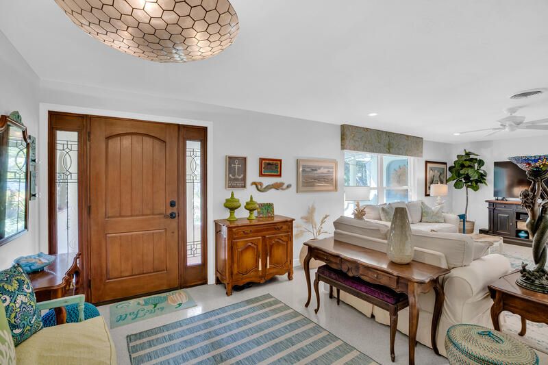 待售: $1,999,999 (3 贝兹, 2 浴室, 1956 平方英尺)