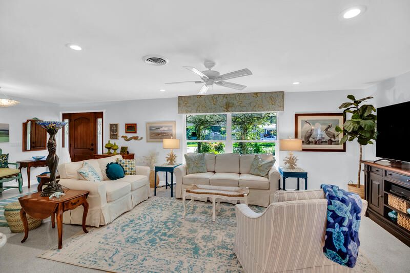 待售: $1,999,999 (3 贝兹, 2 浴室, 1956 平方英尺)