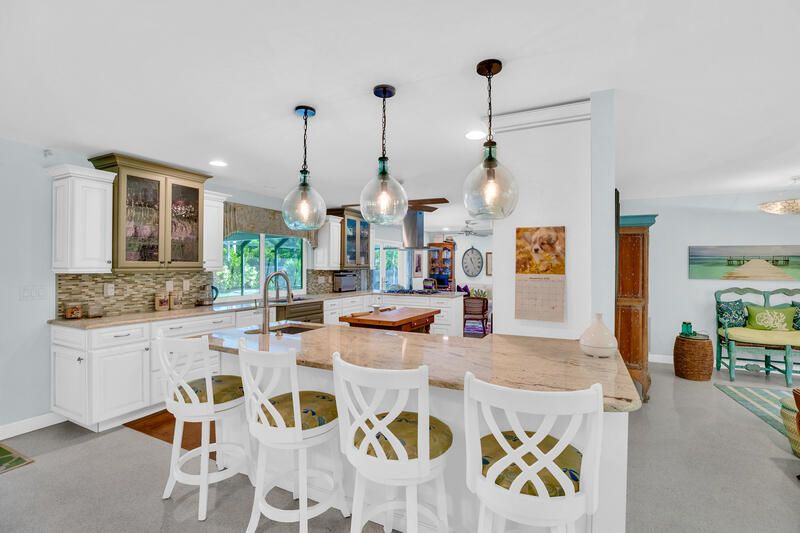 待售: $1,999,999 (3 贝兹, 2 浴室, 1956 平方英尺)