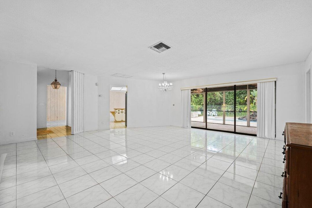 Activo con contrato: $559,000 (3 camas, 2 baños, 1946 Pies cuadrados)