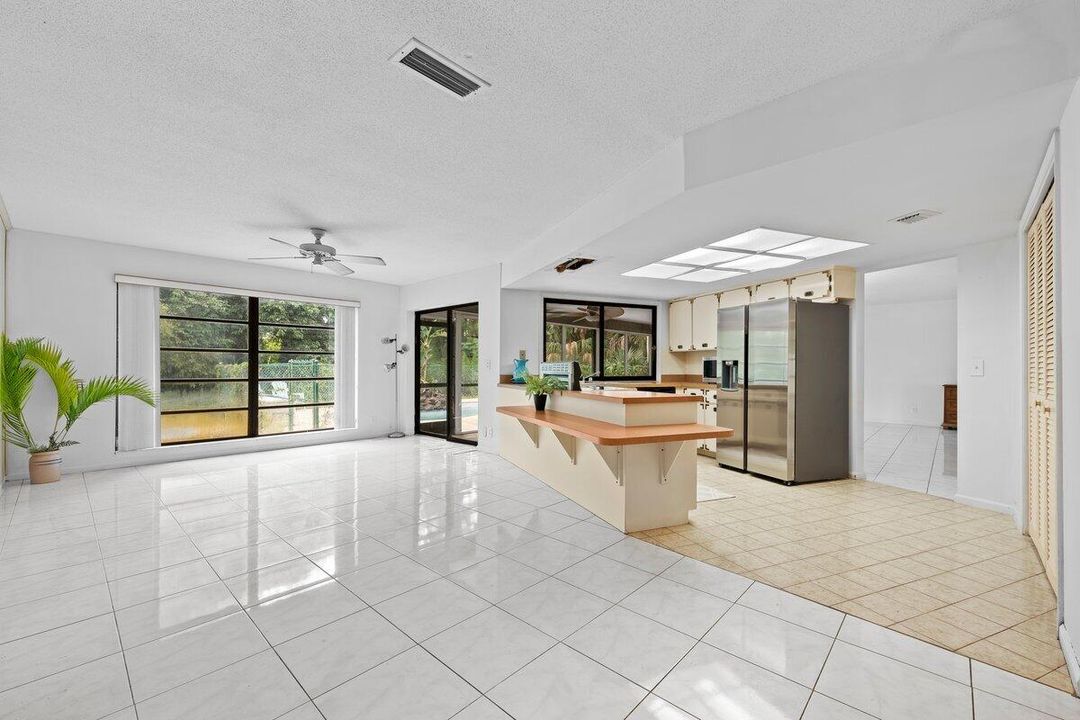 Activo con contrato: $559,000 (3 camas, 2 baños, 1946 Pies cuadrados)