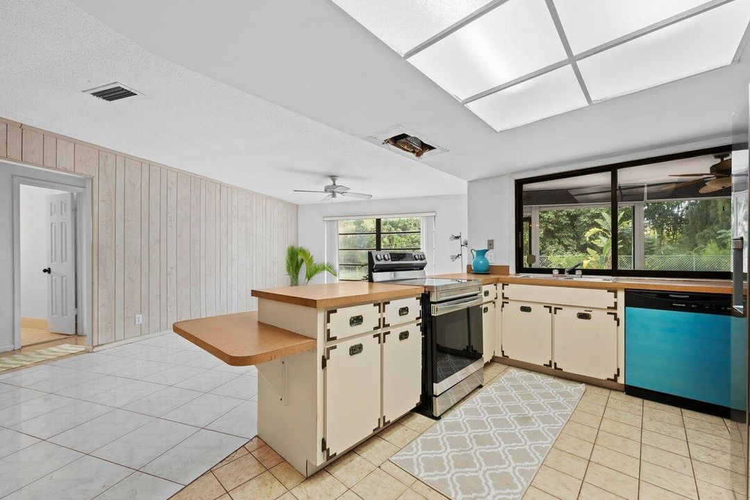 Activo con contrato: $559,000 (3 camas, 2 baños, 1946 Pies cuadrados)