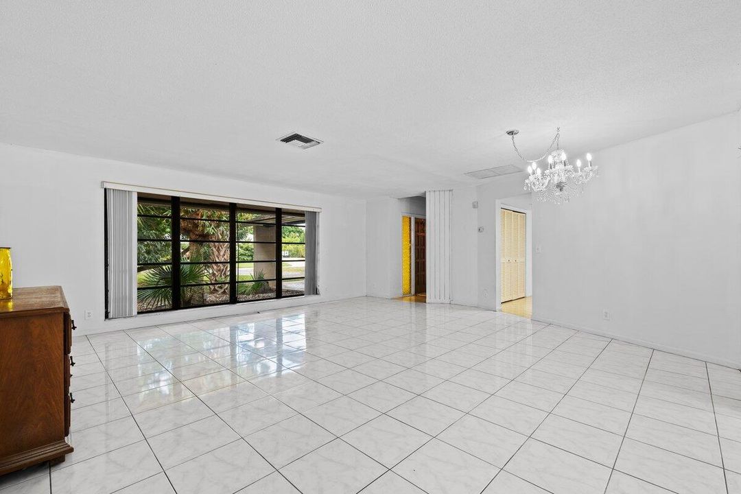 Activo con contrato: $559,000 (3 camas, 2 baños, 1946 Pies cuadrados)