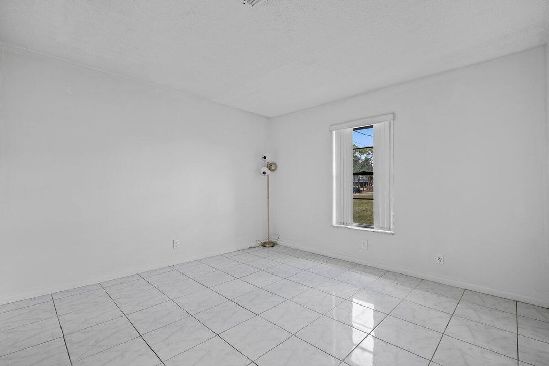 Activo con contrato: $559,000 (3 camas, 2 baños, 1946 Pies cuadrados)