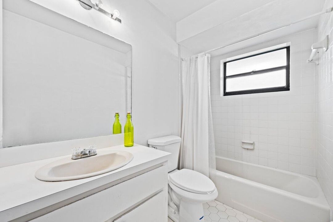 Activo con contrato: $559,000 (3 camas, 2 baños, 1946 Pies cuadrados)