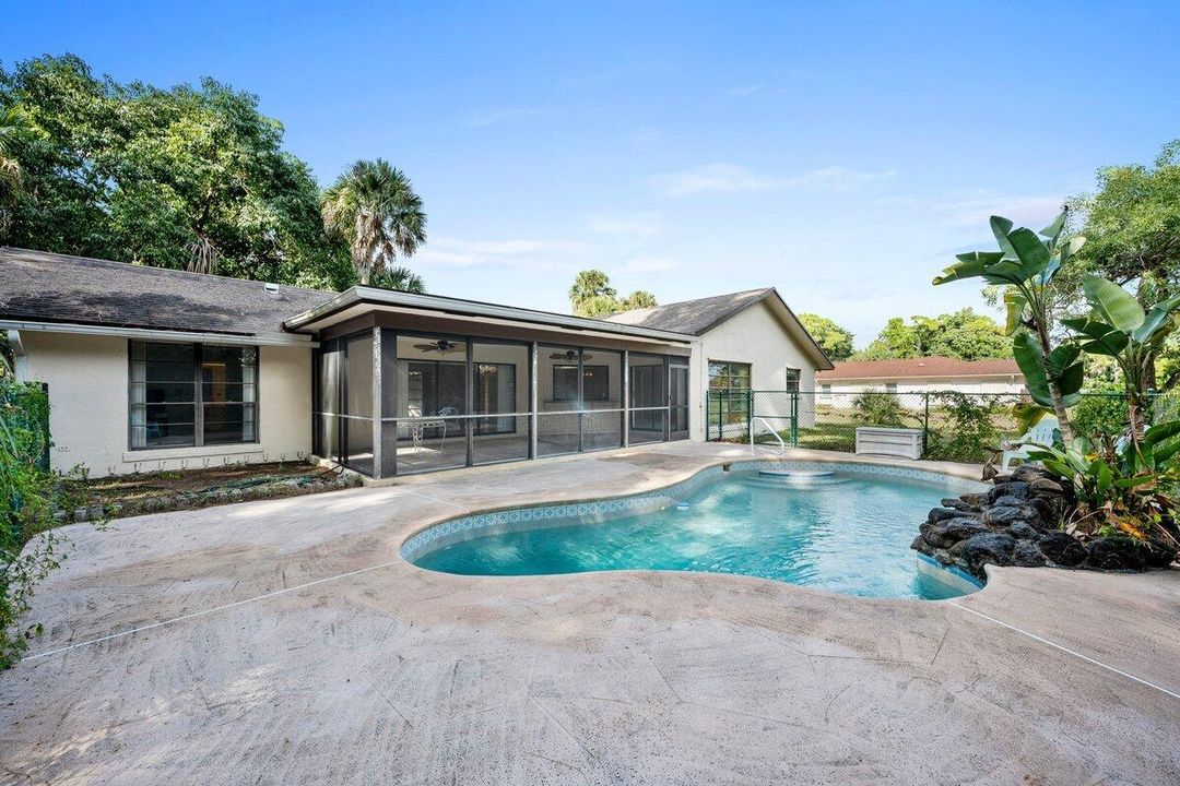 Activo con contrato: $559,000 (3 camas, 2 baños, 1946 Pies cuadrados)