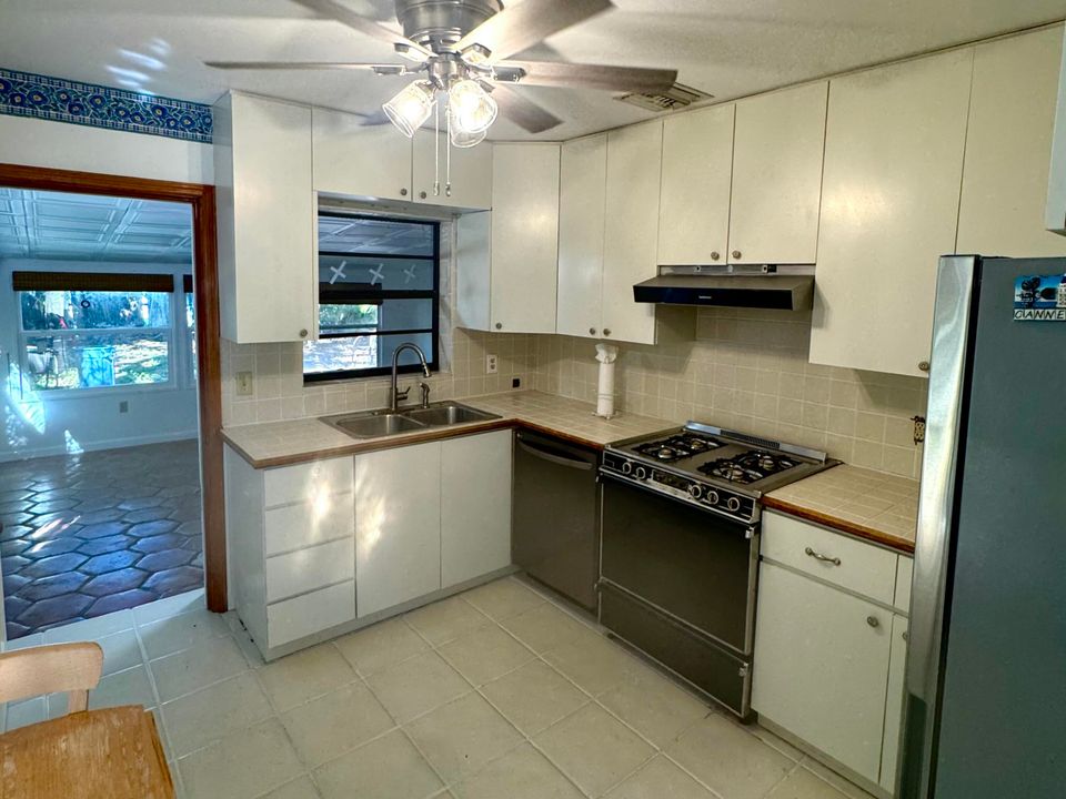 En Venta: $700,000 (2 camas, 2 baños, 1078 Pies cuadrados)