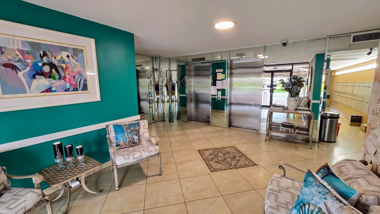 For Sale: $159,900 (1 beds, 1 baths, 900 Square Feet)