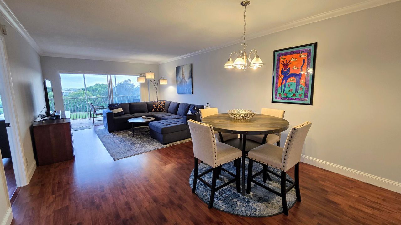 For Sale: $159,900 (1 beds, 1 baths, 900 Square Feet)