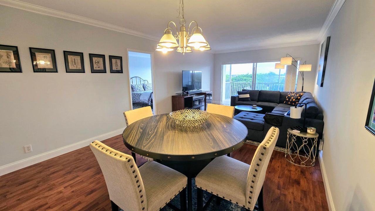 For Sale: $159,900 (1 beds, 1 baths, 900 Square Feet)