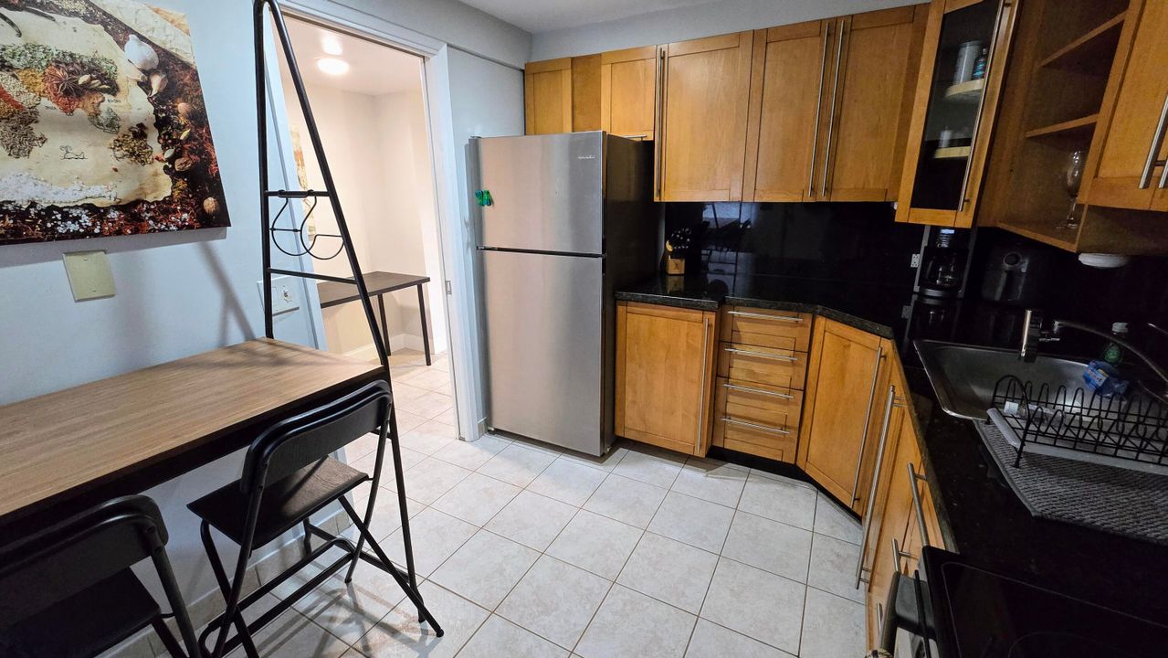 For Sale: $159,900 (1 beds, 1 baths, 900 Square Feet)