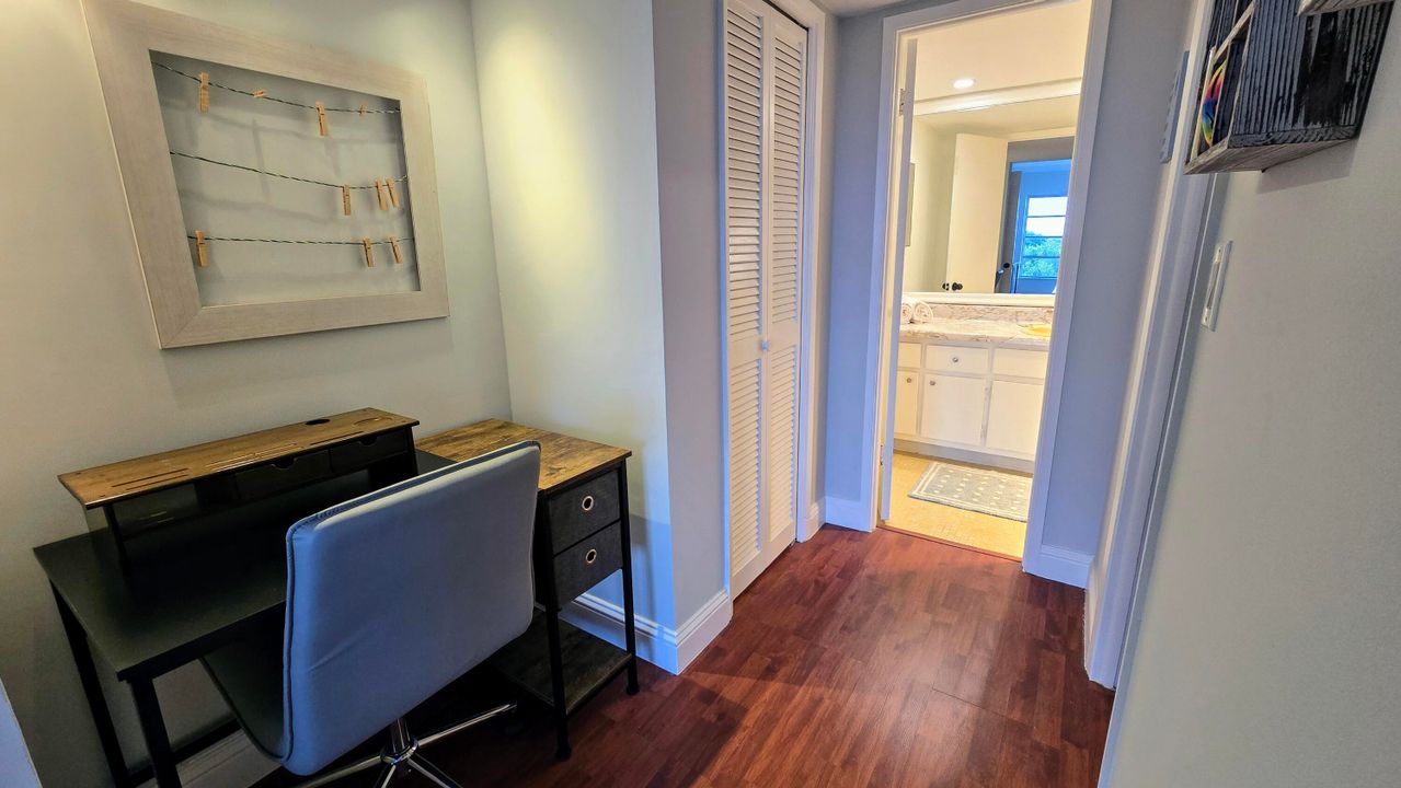 For Sale: $159,900 (1 beds, 1 baths, 900 Square Feet)