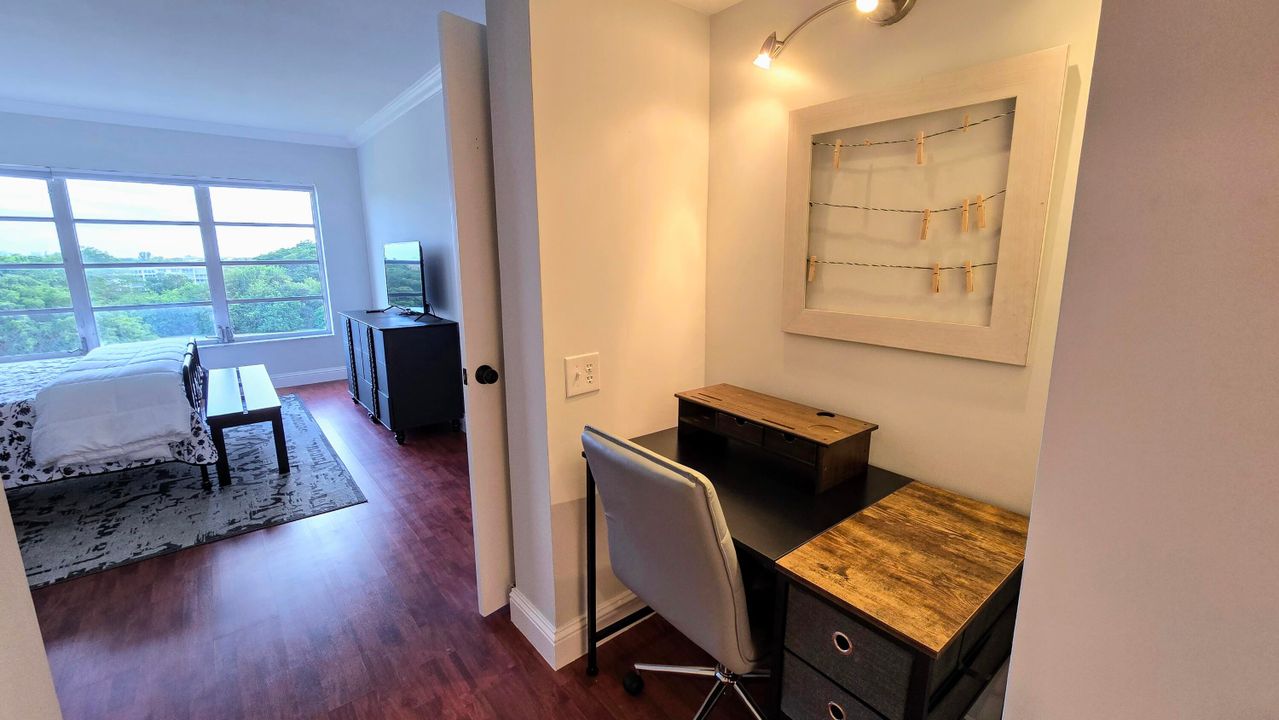 For Sale: $159,900 (1 beds, 1 baths, 900 Square Feet)