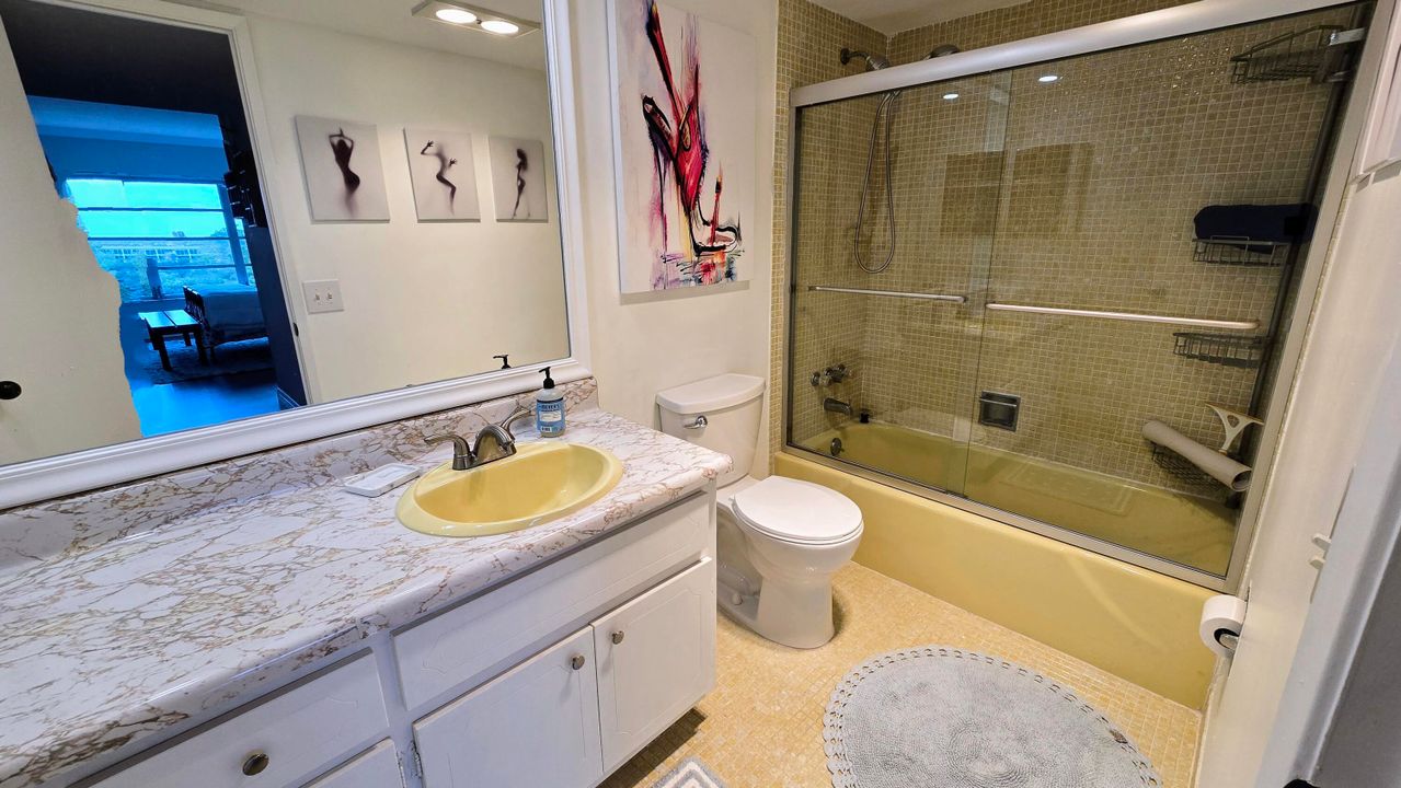 For Sale: $159,900 (1 beds, 1 baths, 900 Square Feet)