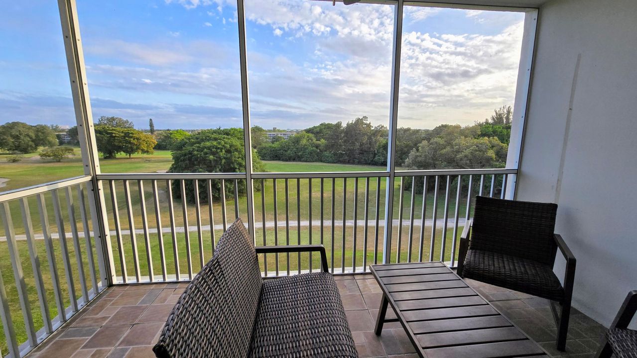 For Sale: $159,900 (1 beds, 1 baths, 900 Square Feet)