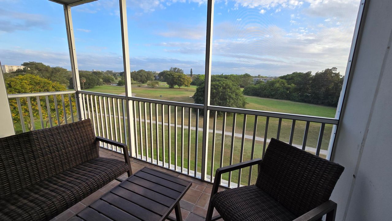 For Sale: $159,900 (1 beds, 1 baths, 900 Square Feet)