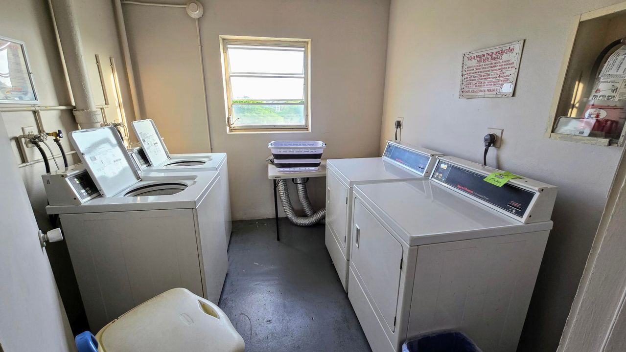 For Sale: $159,900 (1 beds, 1 baths, 900 Square Feet)