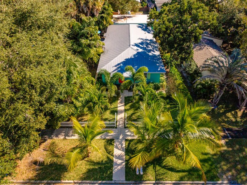 For Sale: $475,000 (3 beds, 3 baths, 1764 Square Feet)