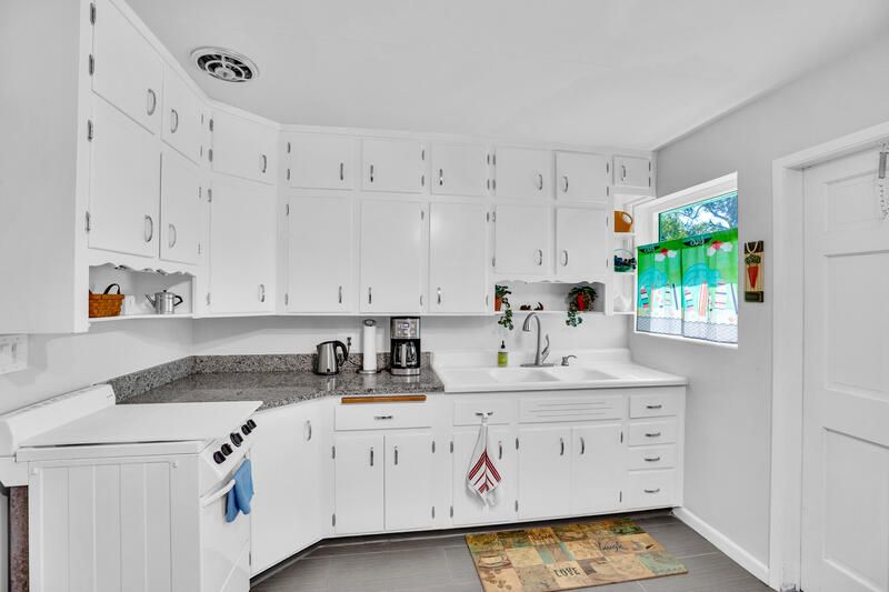 For Sale: $475,000 (3 beds, 3 baths, 1764 Square Feet)