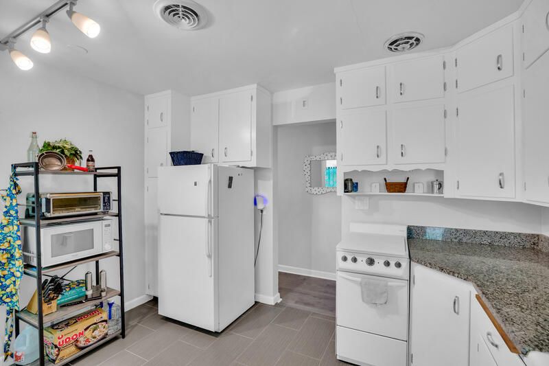 For Sale: $475,000 (3 beds, 3 baths, 1764 Square Feet)