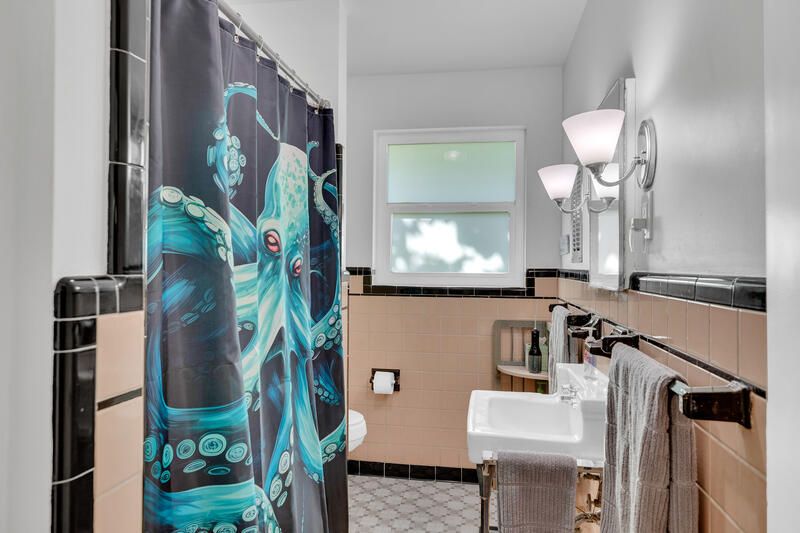 For Sale: $475,000 (3 beds, 3 baths, 1764 Square Feet)