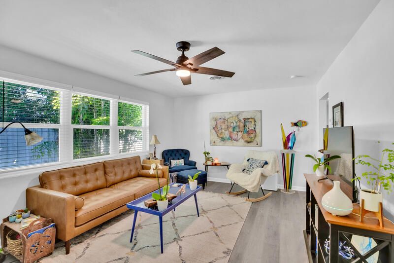 For Sale: $475,000 (3 beds, 3 baths, 1764 Square Feet)