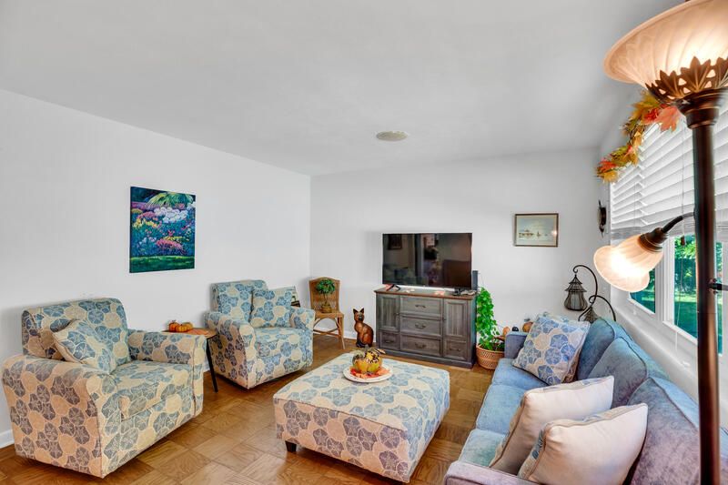 For Sale: $475,000 (3 beds, 3 baths, 1764 Square Feet)