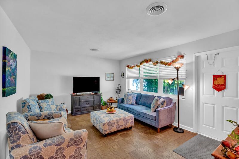 For Sale: $475,000 (3 beds, 3 baths, 1764 Square Feet)