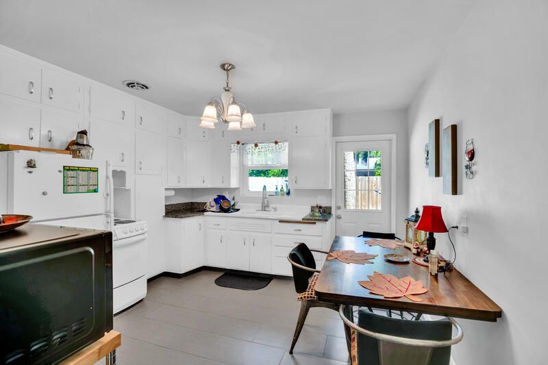 For Sale: $475,000 (3 beds, 3 baths, 1764 Square Feet)