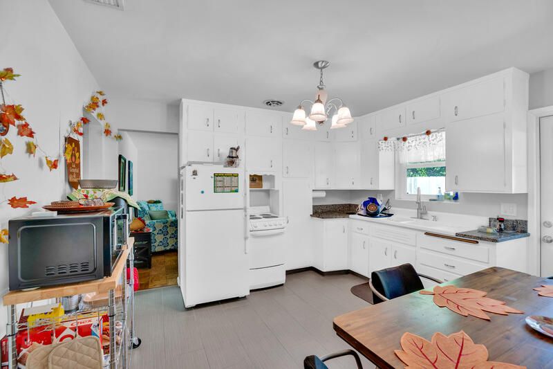 For Sale: $475,000 (3 beds, 3 baths, 1764 Square Feet)