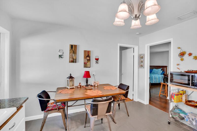 For Sale: $475,000 (3 beds, 3 baths, 1764 Square Feet)