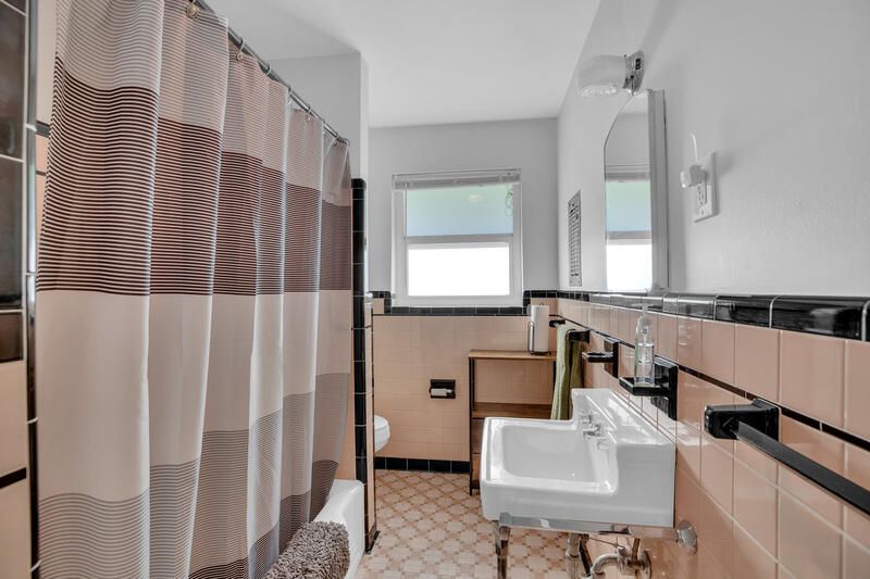 For Sale: $475,000 (3 beds, 3 baths, 1764 Square Feet)