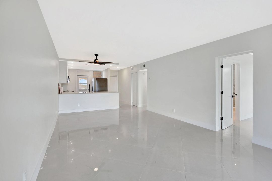 Active With Contract: $199,900 (2 beds, 2 baths, 1025 Square Feet)