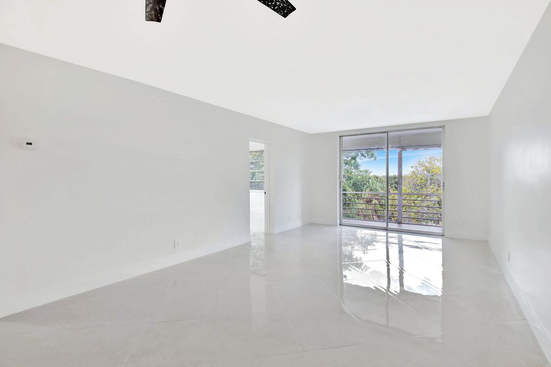 Active With Contract: $199,900 (2 beds, 2 baths, 1025 Square Feet)