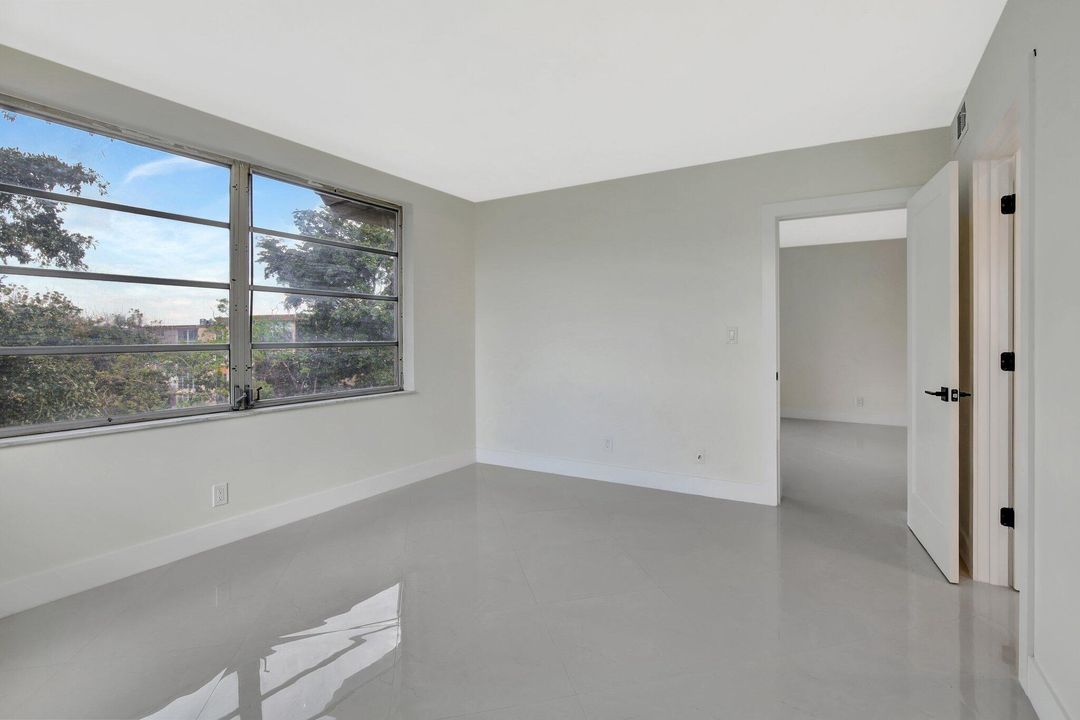 Active With Contract: $199,900 (2 beds, 2 baths, 1025 Square Feet)