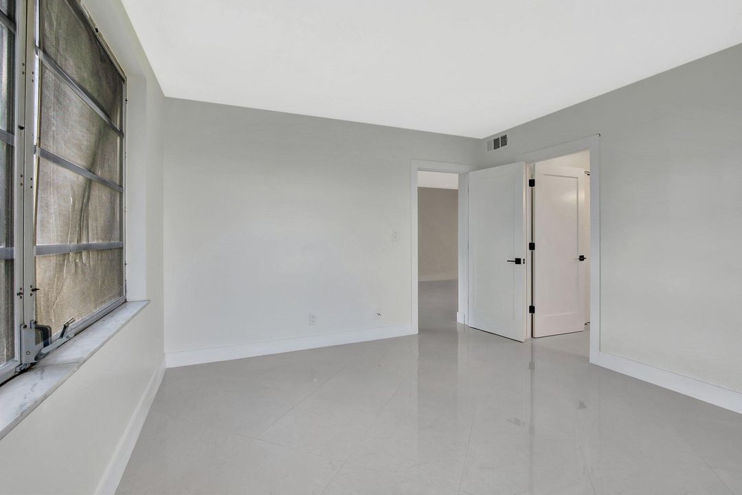 Active With Contract: $199,900 (2 beds, 2 baths, 1025 Square Feet)