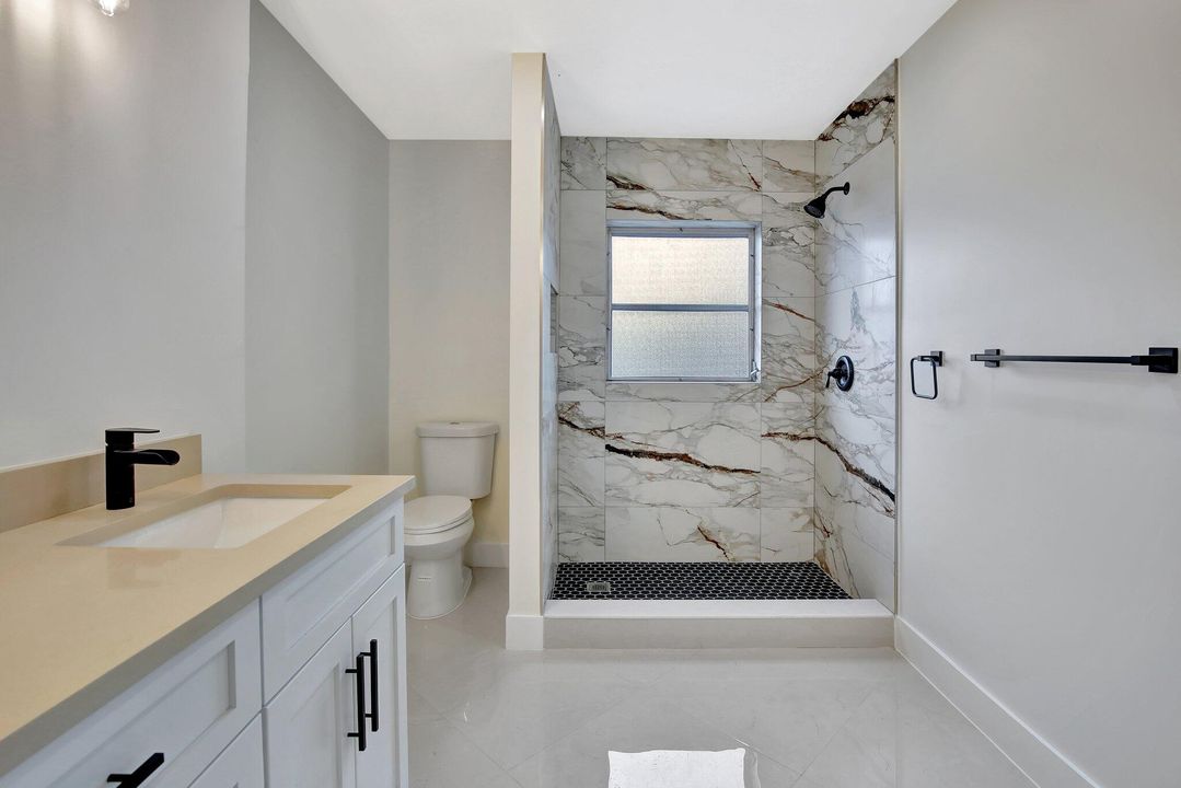 Active With Contract: $199,900 (2 beds, 2 baths, 1025 Square Feet)