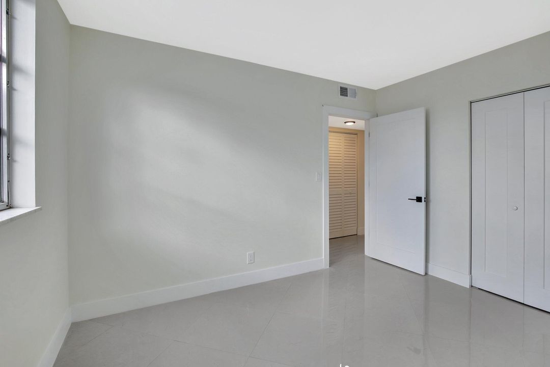 Active With Contract: $199,900 (2 beds, 2 baths, 1025 Square Feet)