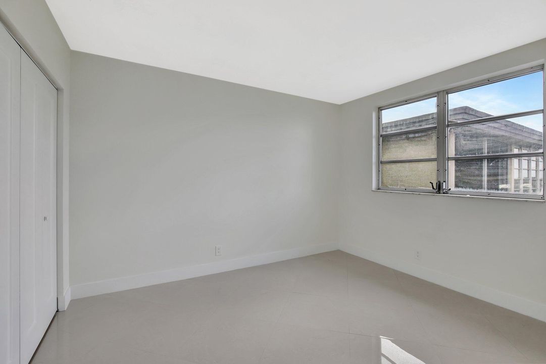 Active With Contract: $199,900 (2 beds, 2 baths, 1025 Square Feet)