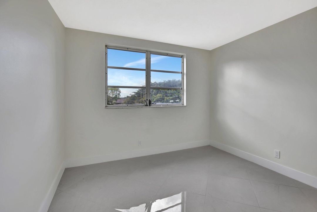 Active With Contract: $199,900 (2 beds, 2 baths, 1025 Square Feet)