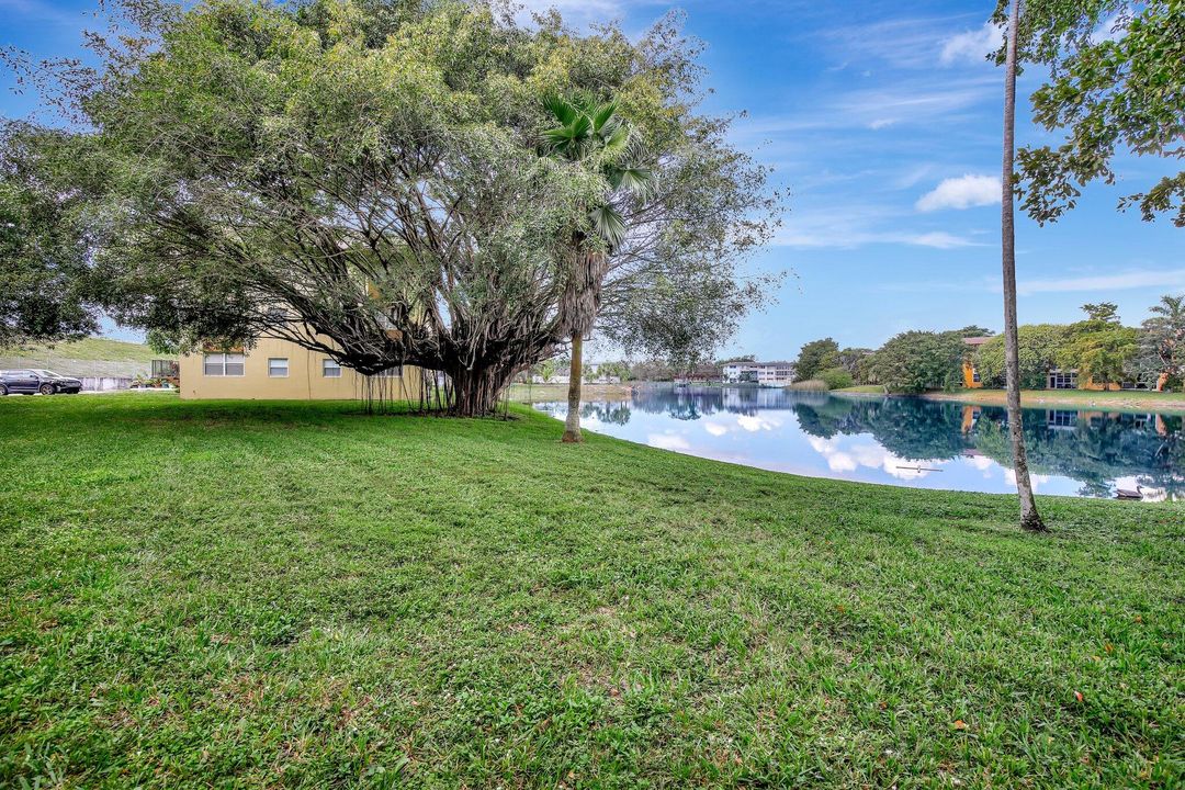 Active With Contract: $199,900 (2 beds, 2 baths, 1025 Square Feet)